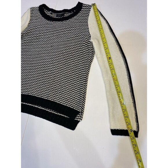 Eyn Women's Black and White Sweater Size Medium - Picture 5 of 6